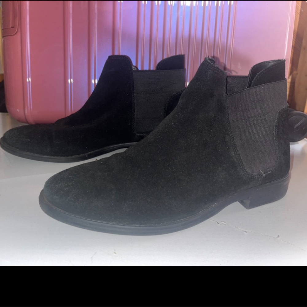 Black suede Chelsea boots